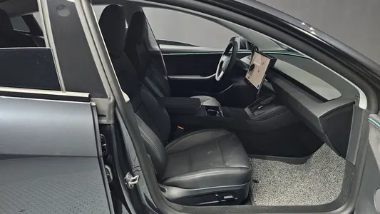 Tesla 3 AWD 2025 11