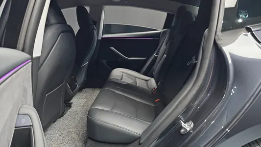 Tesla 3 AWD 2025 12
