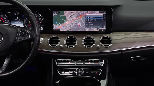 Mercedes-Benz E-Class W213 E300 2018 14