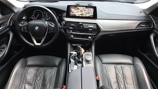 BMW 5 Series (G30) 520d xDrive 2019 6