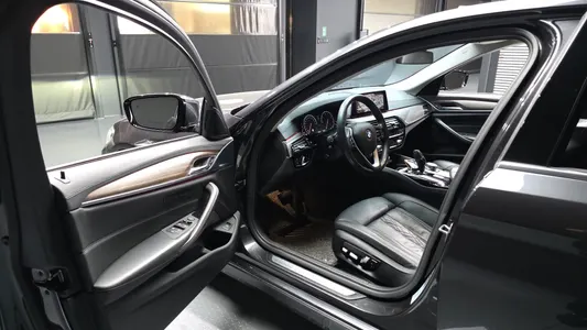 BMW 5 Series (G30) 520d xDrive 2019 9
