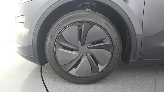 Tesla Y RWD 2026 5