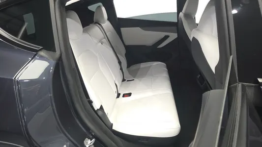 Tesla Y RWD 2026 12