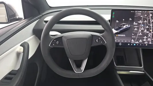 Tesla Y RWD 2026 13
