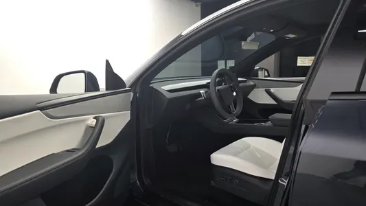 Tesla Y RWD 2026 10