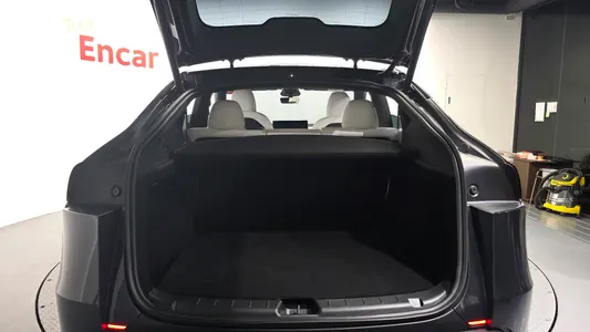 Tesla Y RWD 2026 20