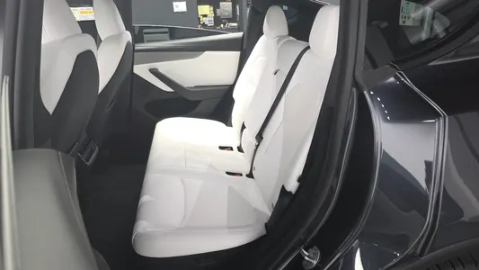 Tesla Y RWD 2026 26