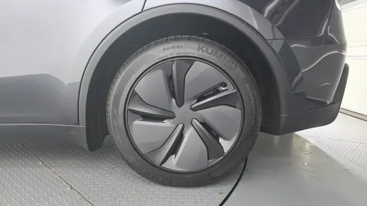 Tesla Y RWD 2026 21