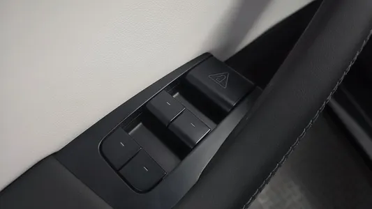 Tesla Y RWD 2026 36