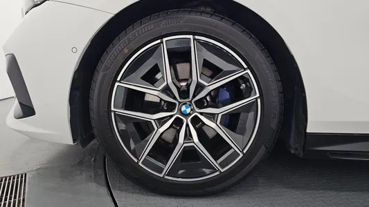 BMW 5 Series (G60) 520i M 2023 5