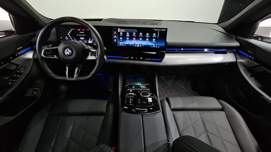 BMW 5 Series (G60) 520i M 2023 7