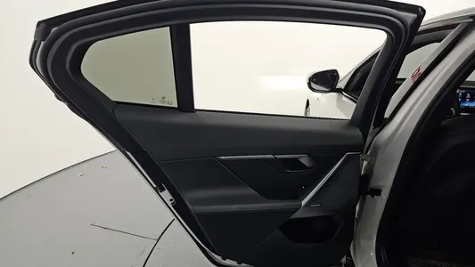 BMW 5 Series (G60) 520i M 2023 25