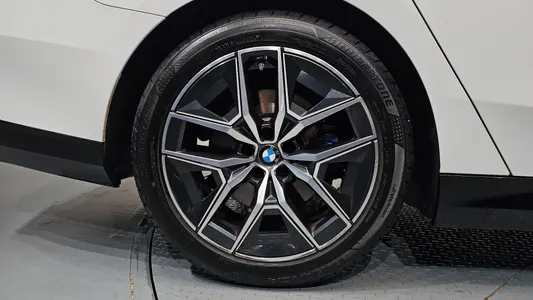 BMW 5 Series (G60) 520i M 2023 21