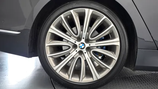 BMW 7 Series (G11) 750Li xDrive 2018 21