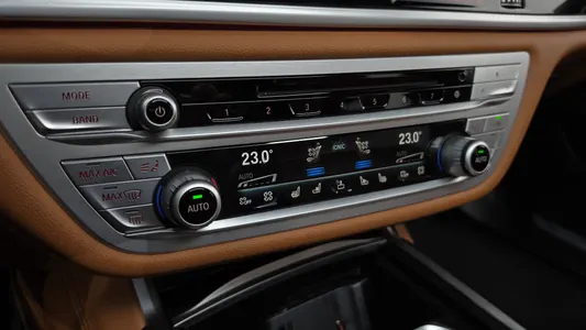 BMW 7 Series (G11) 750Li xDrive 2018 35