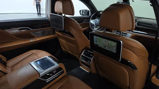 BMW 7 Series (G11) 750Li xDrive 2018 28