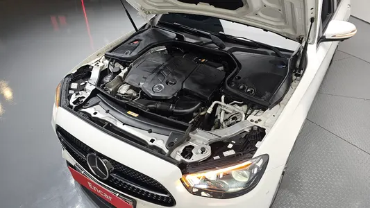 Mercedes-Benz E-Class W213 E220d 4MATIC AMG Line 2021 6