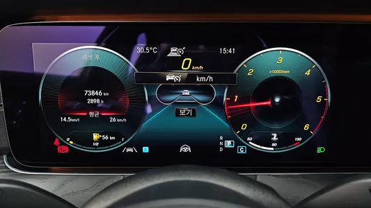 Mercedes-Benz E-Class W213 E220d 4MATIC AMG Line 2021 8