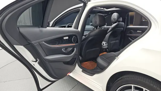 Mercedes-Benz E-Class W213 E220d 4MATIC AMG Line 2021 12