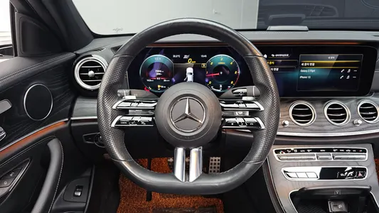 Mercedes-Benz E-Class W213 E220d 4MATIC AMG Line 2021 13
