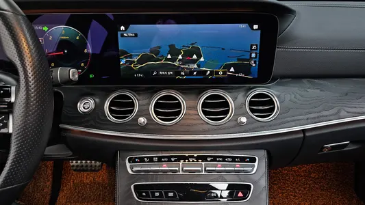 Mercedes-Benz E-Class W213 E220d 4MATIC AMG Line 2021 14