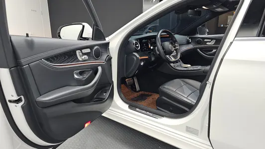 Mercedes-Benz E-Class W213 E220d 4MATIC AMG Line 2021 10