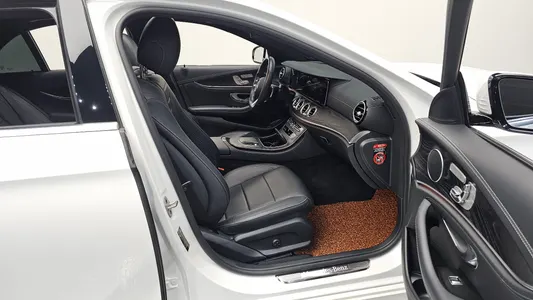 Mercedes-Benz E-Class W213 E220d 4MATIC AMG Line 2021 26