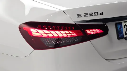 Mercedes-Benz E-Class W213 E220d 4MATIC AMG Line 2021 23