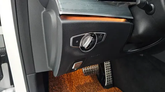 Mercedes-Benz E-Class W213 E220d 4MATIC AMG Line 2021 27