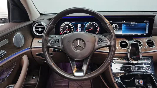 Mercedes-Benz E-Class W213 E300 4MATIC 2017 13