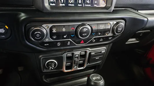 Jeep (JL) 2.0 4 2021 32
