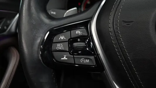 BMW 5 Series (G30) 520d M 2017 32
