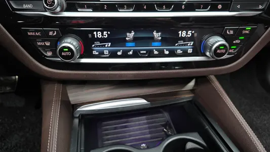 BMW 5 Series (G30) 520d M 2017 35
