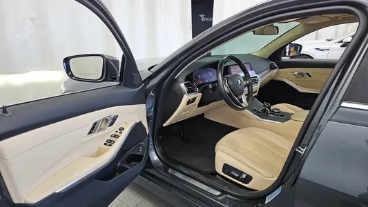 BMW 3 Series (G20) 330i xDrive 2019 10