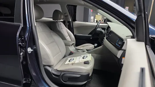 Kia Niro 2016 11