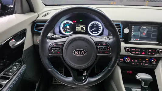 Kia Niro 2016 13