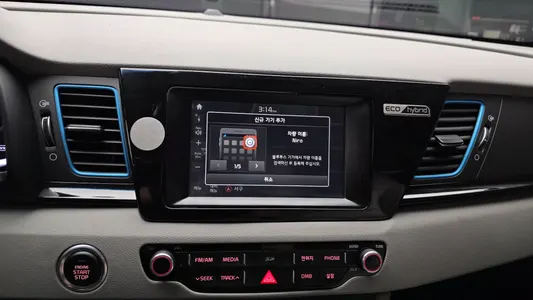 Kia Niro 2016 28