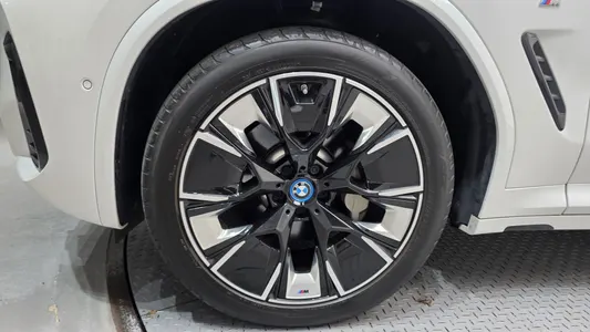 BMW iX3 M 2024 5
