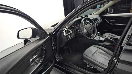 BMW 3 Series (F30) 320d xDrive 2015 10