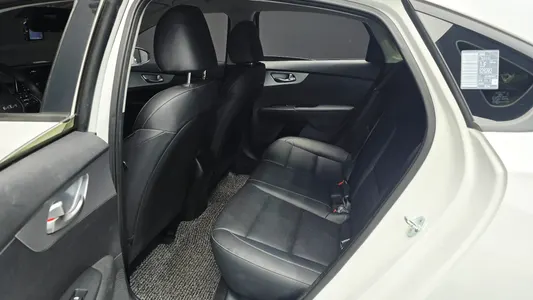 Kia K3 2 1.6 2021 12