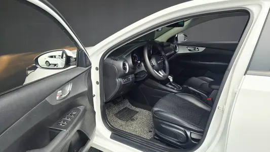 Kia K3 2 1.6 2021 10