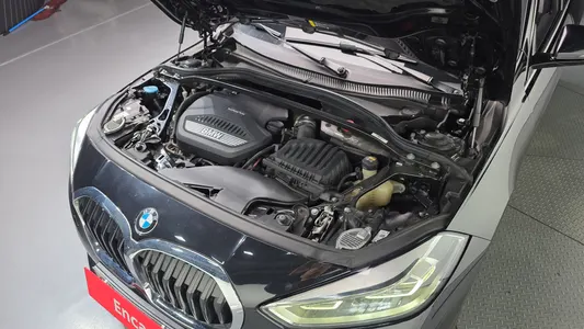 BMW 1 Series (F40) 118d 2020 6