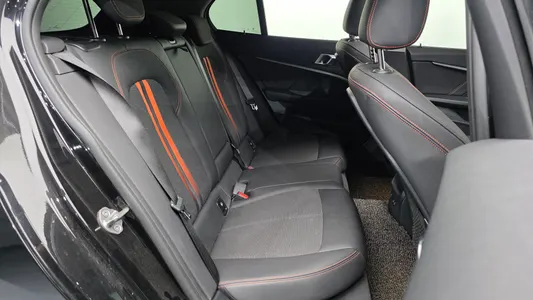 BMW 1 Series (F40) 118d 2020 12