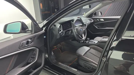 BMW 1 Series (F40) 118d 2020 10