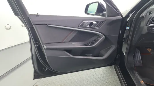 BMW 1 Series (F40) 118d 2020 24