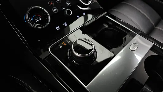Land Rover 레인지로버 벨라 3.0 D300 R- SE 2019 9