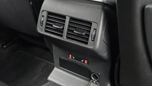 Land Rover 레인지로버 벨라 3.0 D300 R- SE 2019 18