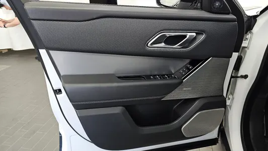 Land Rover 레인지로버 벨라 3.0 D300 R- SE 2019 24
