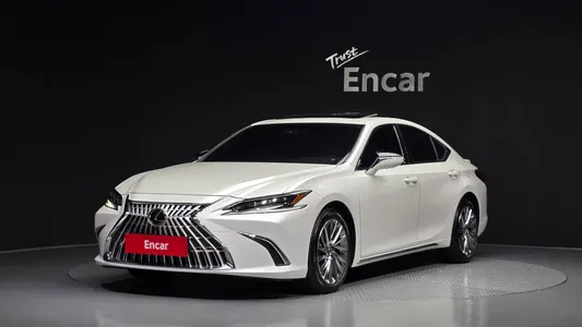 Lexus ES300h 7 2025
