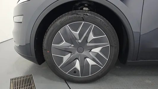 Tesla Y L AWD 2026 5